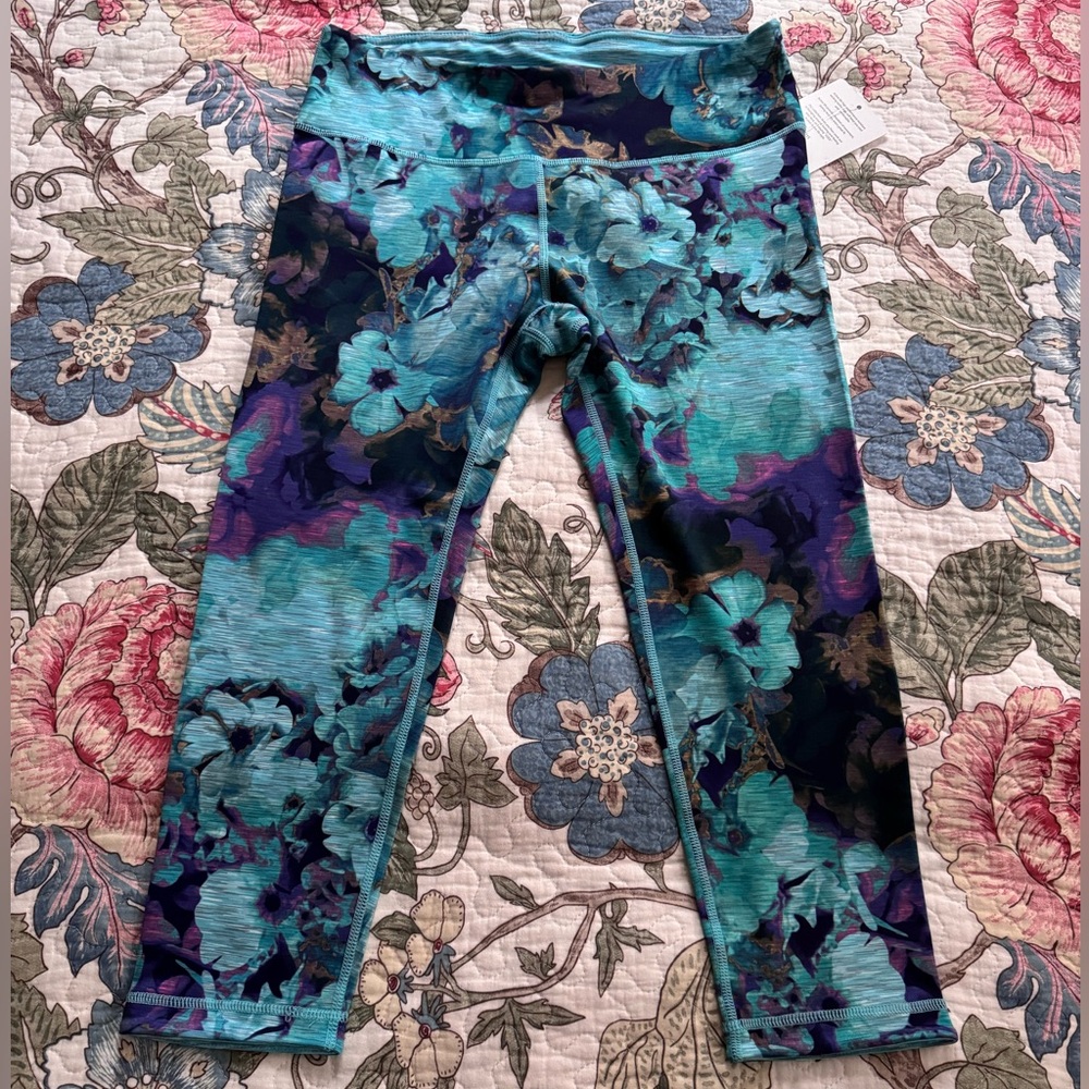 Active Life Floral Reversible Leggings - Picture 4 of 4